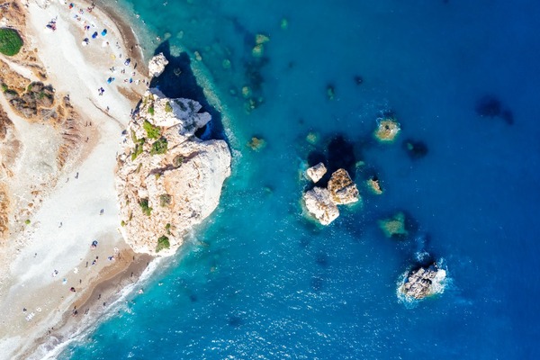JUŽNI CIPER - OTOK SONCA, MITOV IN TURKIZNEGA MORJA