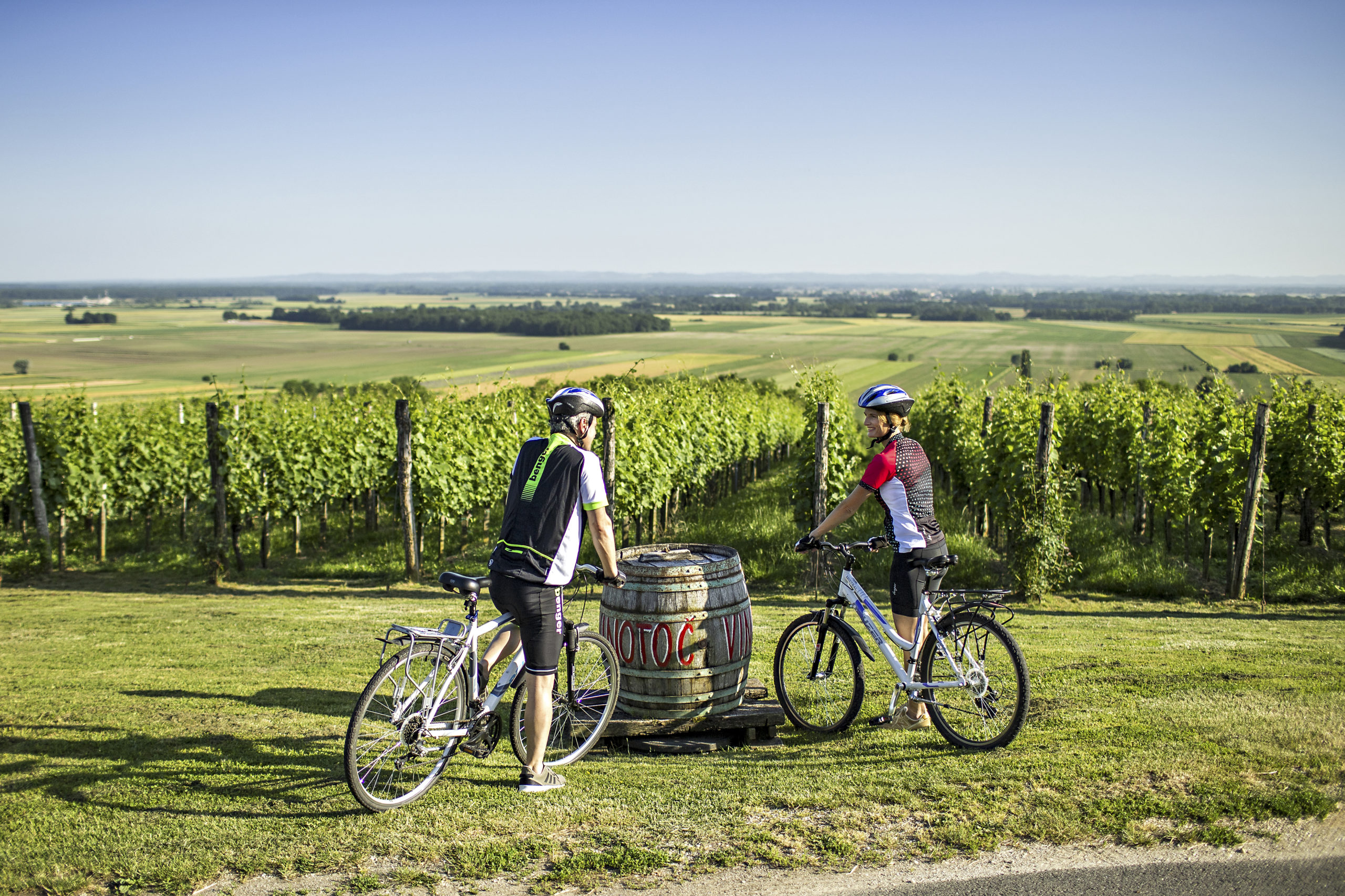 Couple_biking_Goricko_01_T3_fotoBD_2019