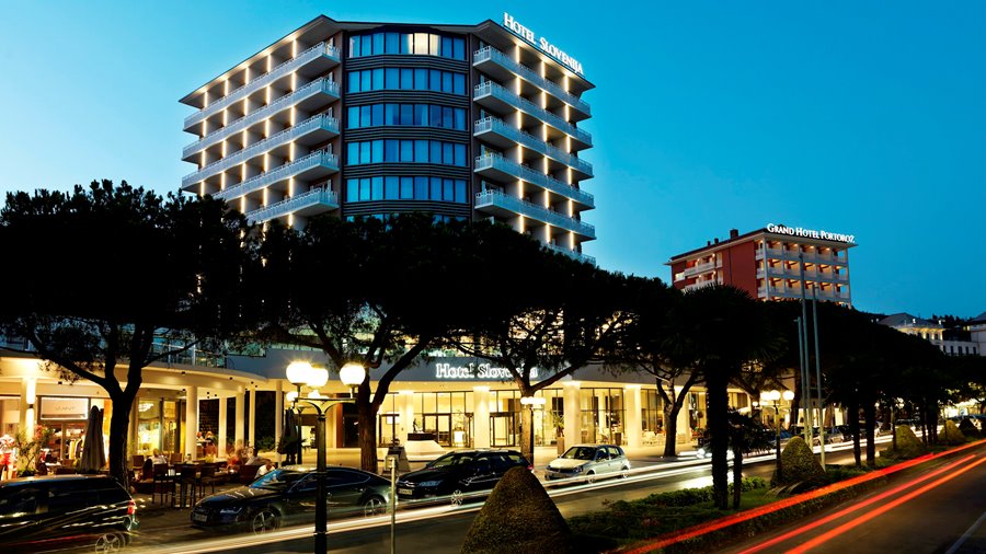 hotel-slovenija-night-landscape-promenade-16