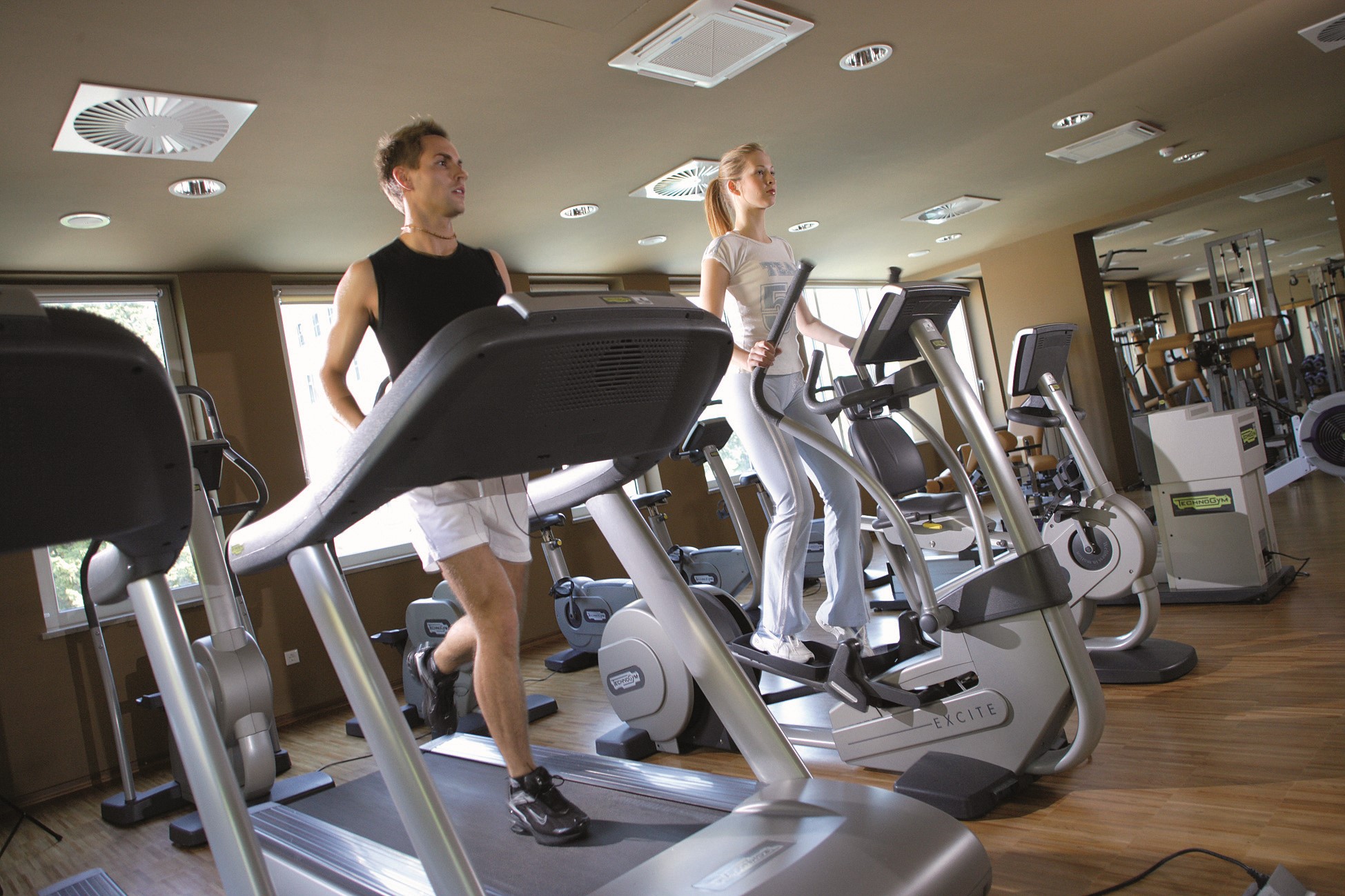 life-fit-fitness-equipment-treadmeal-elliptical-trainer