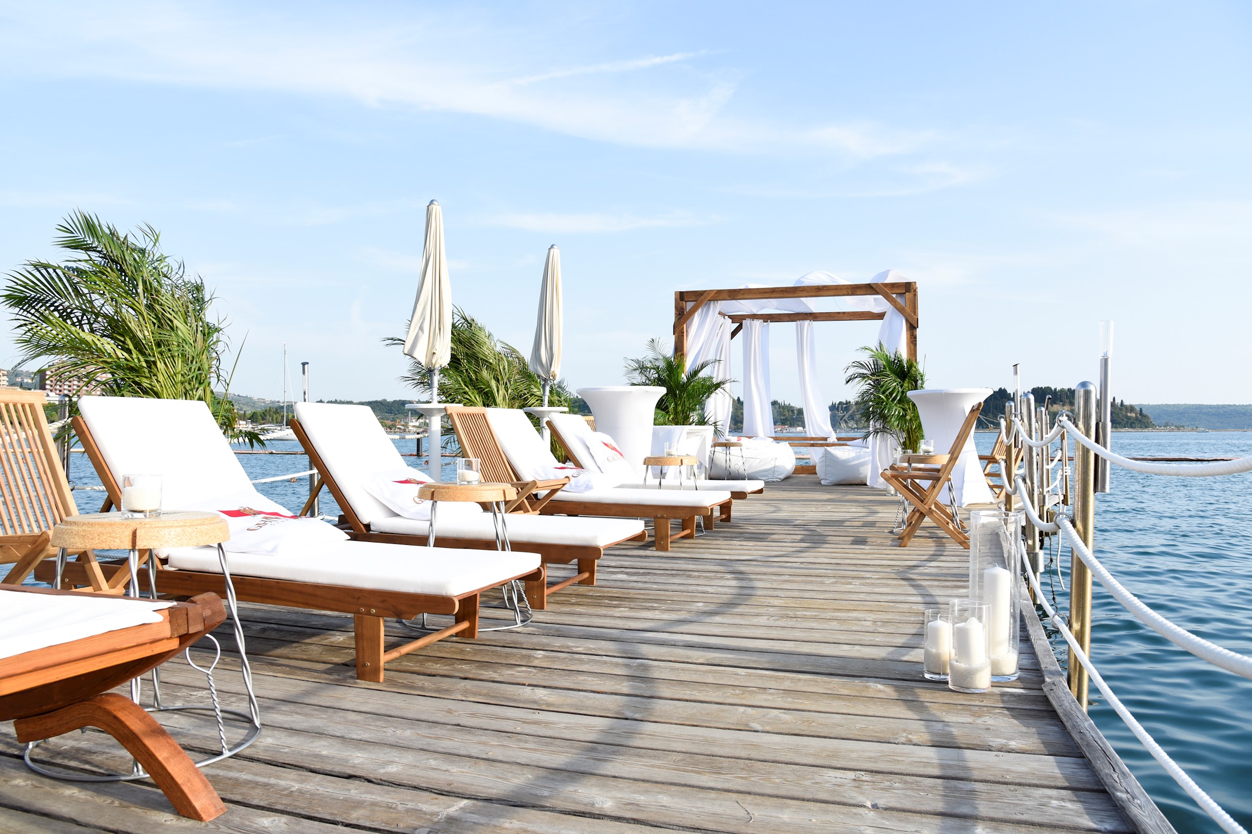 white-pier-deck-chairs-umbrellas-sea-prive-baldehin-palm