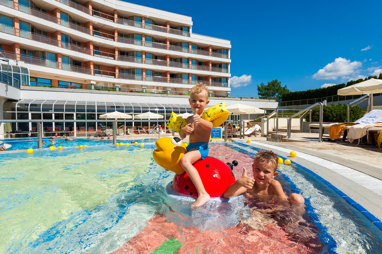 Outdoor-children-pool_01_Hotel-Livada-Prestige_T3000_Foto-ZV_08-14_low res