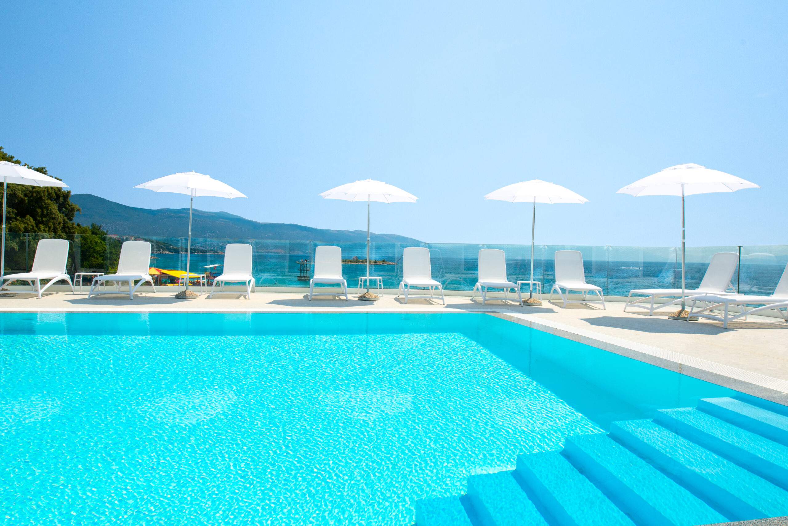 Exterior outdoor pool_hotel Lisanj (1)