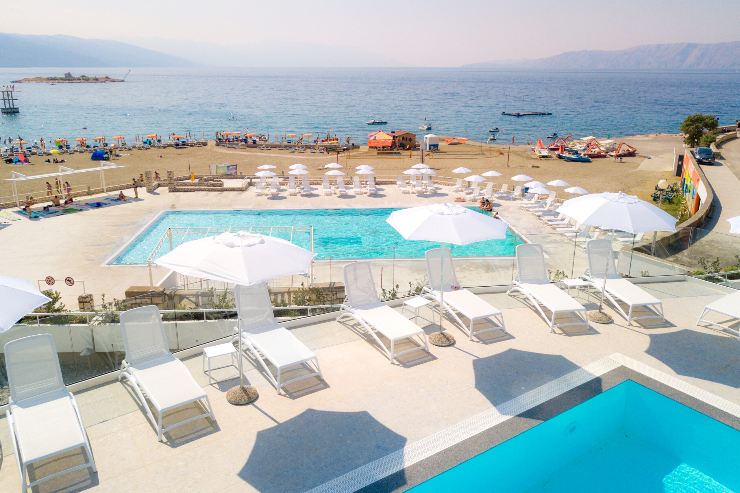 Exterior outdoor pool_hotel Lisanj (3)