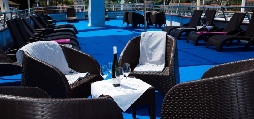 MS-Splendid-restaurant-sunny-deck-platform-etc..-9-850x400