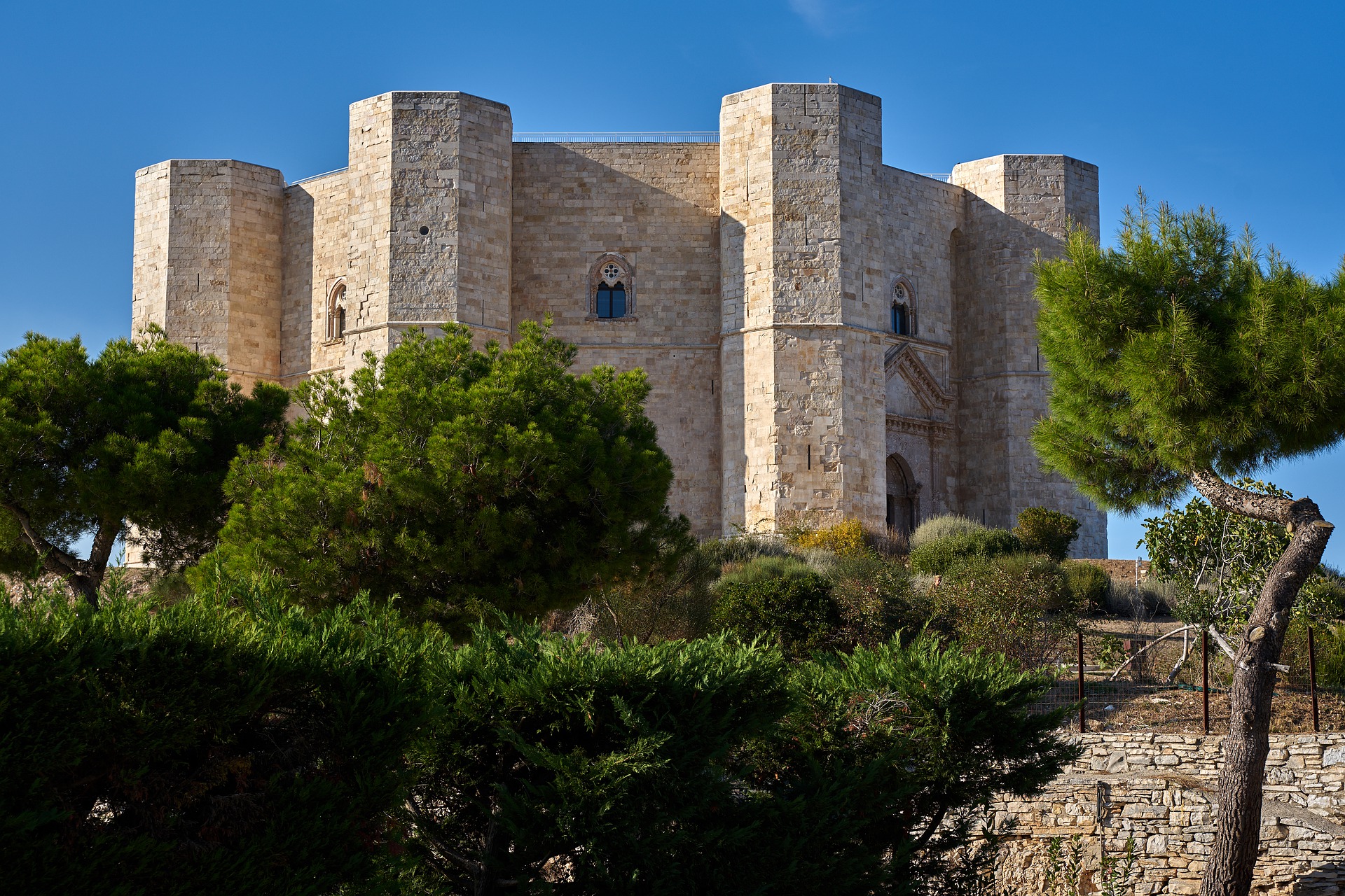 castel-del-monte-4630488_1920