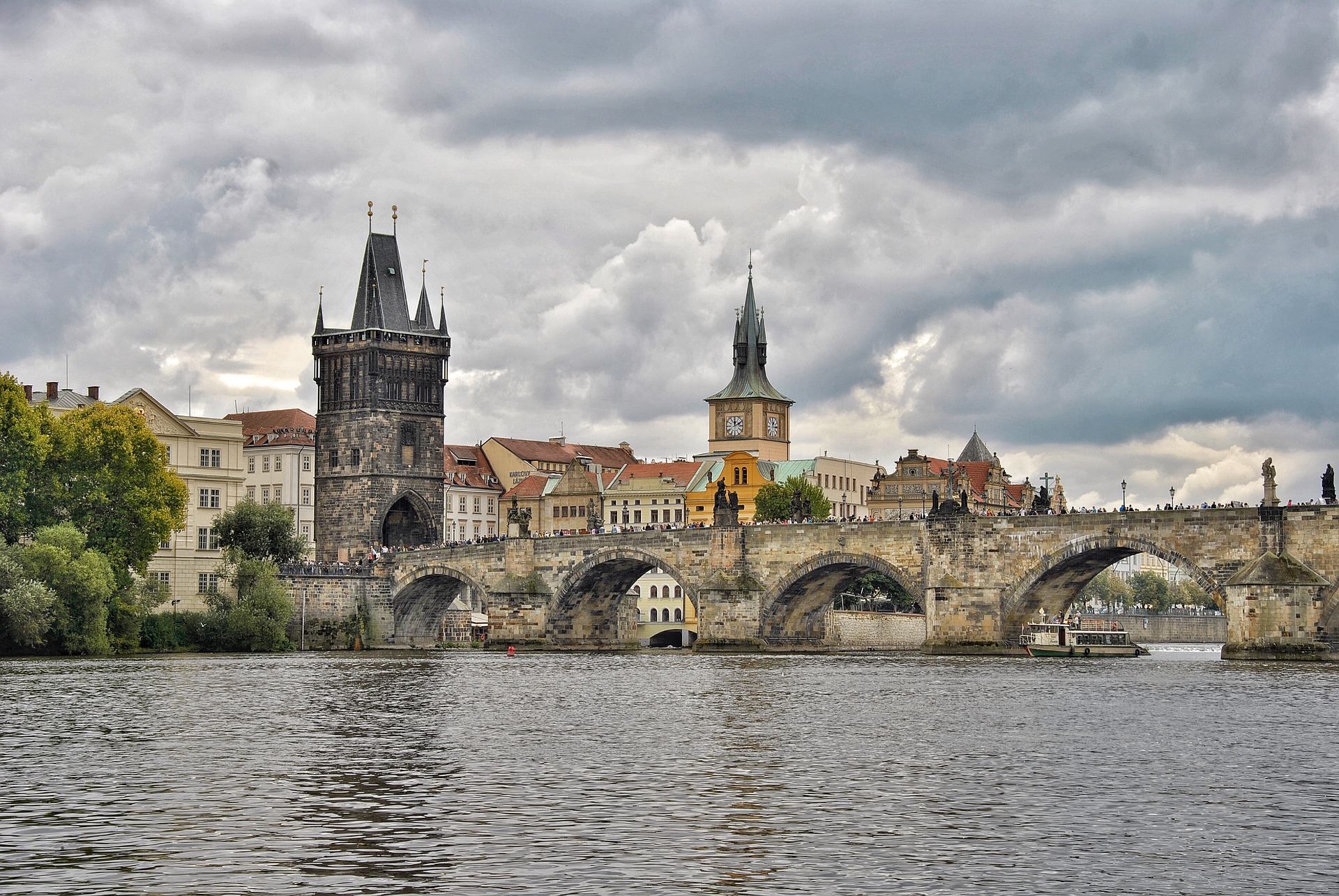 charles-bridge-5568178_1920