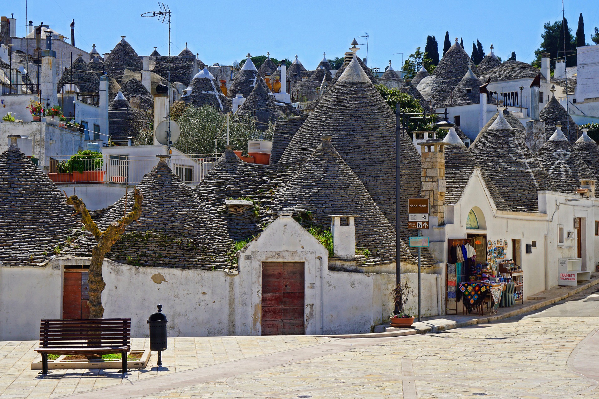 trulli-4552084_1920