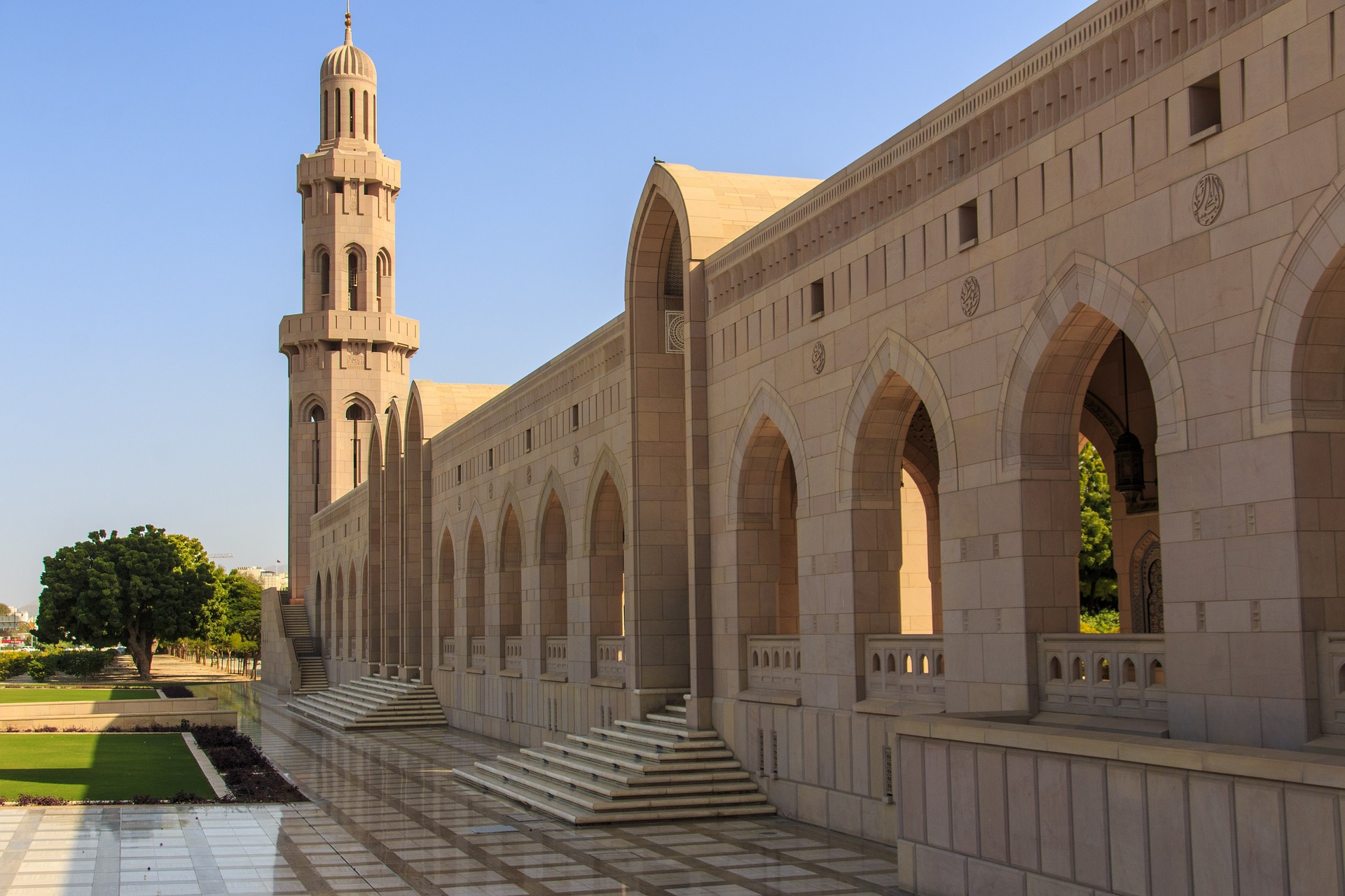 sultan-qaboos-grand-mosque-gd945f6f74_1920