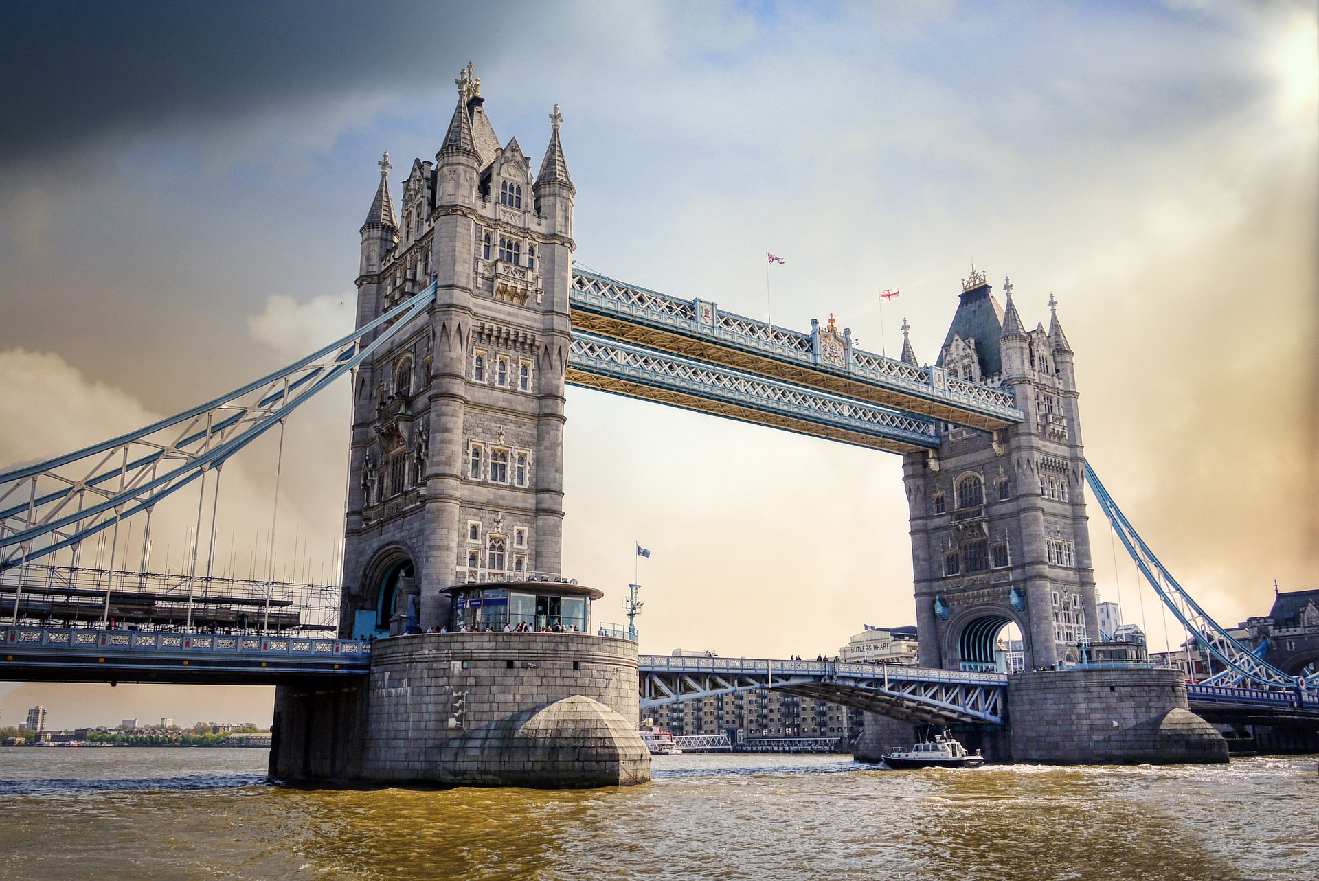 tower-bridge-g6ad8ef05b_1920