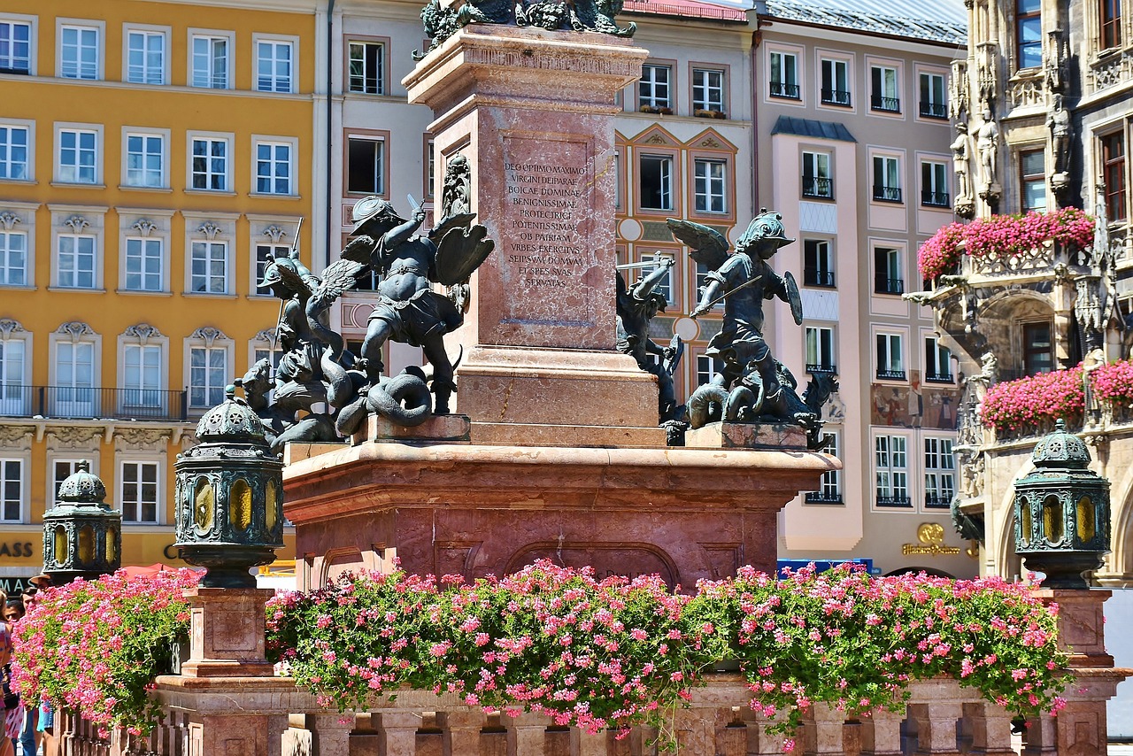 marienplatz-g16583f318_1280