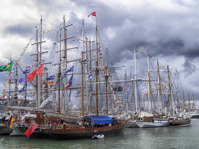 sailboats-171186_640