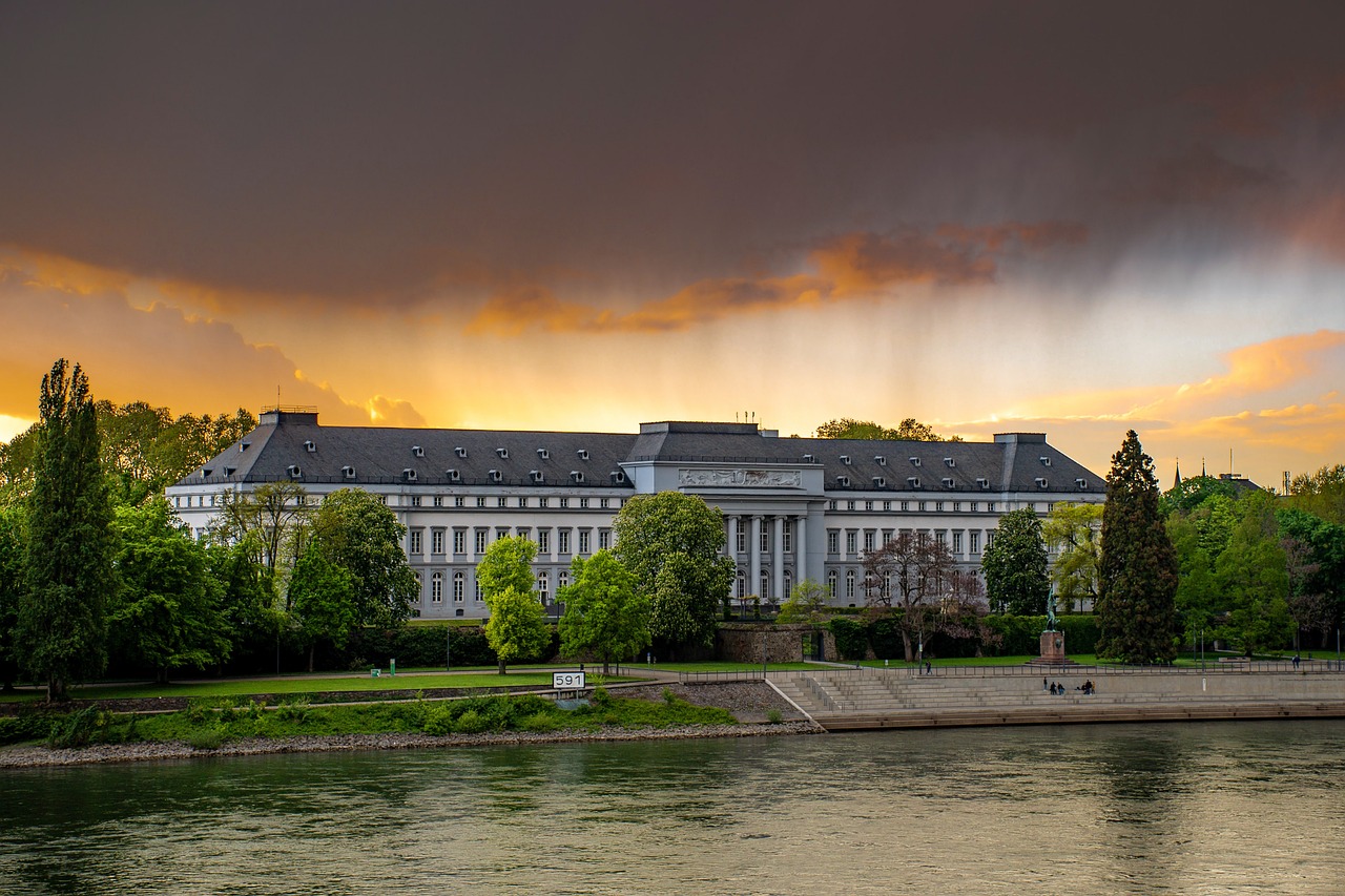 koblenz-castle-4208128_1280