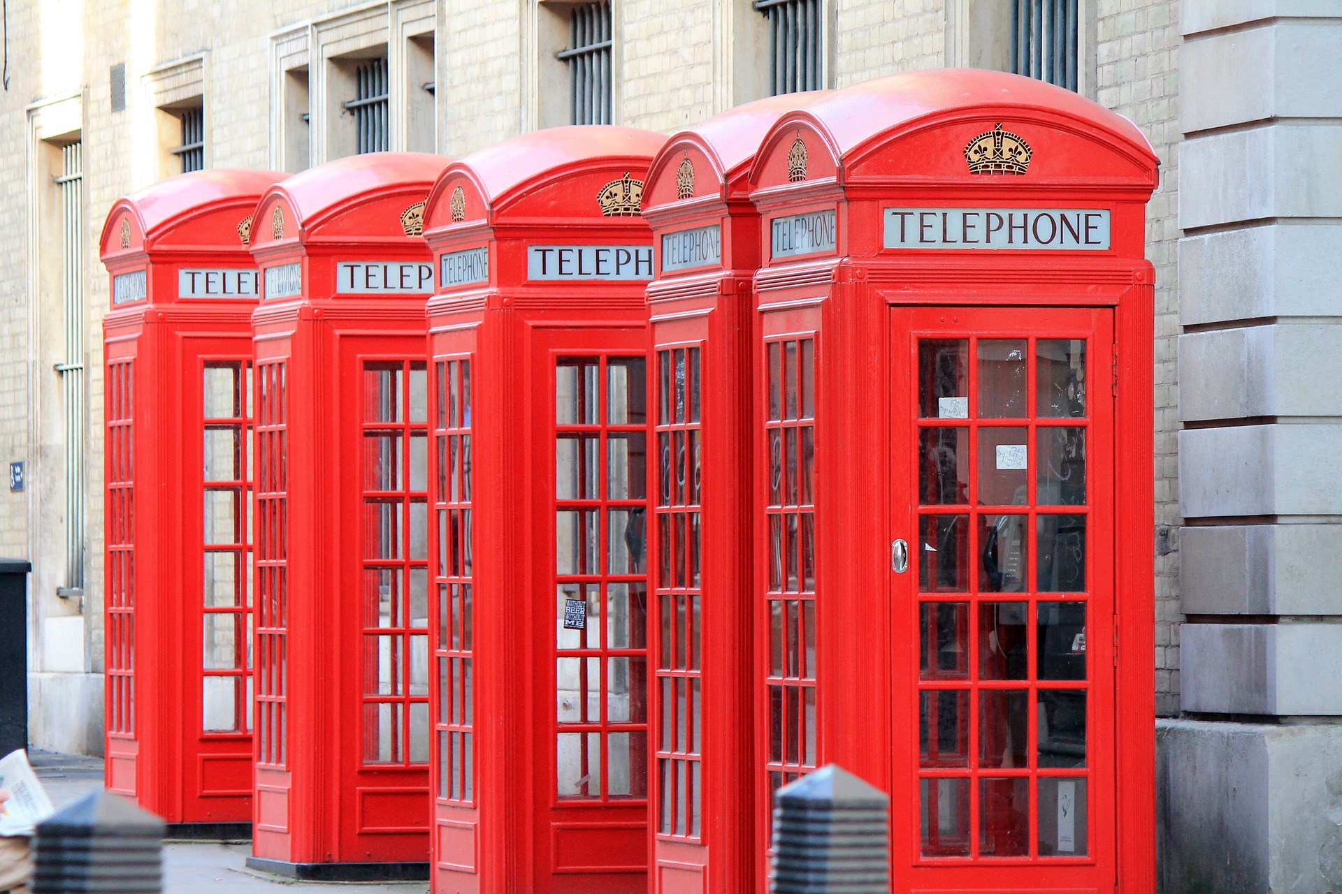 telephone-booths-gde75ecb1c_1920