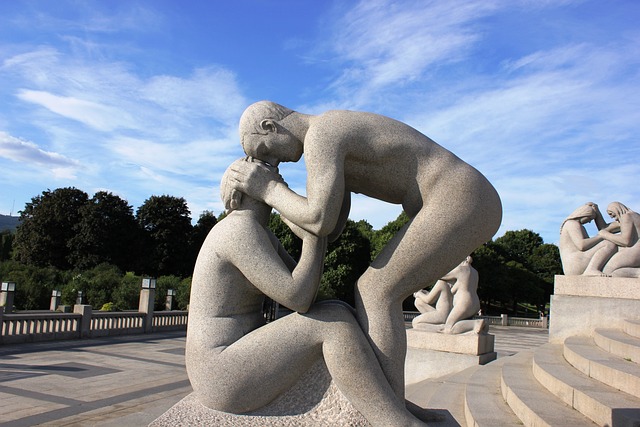 statues-2163101_640