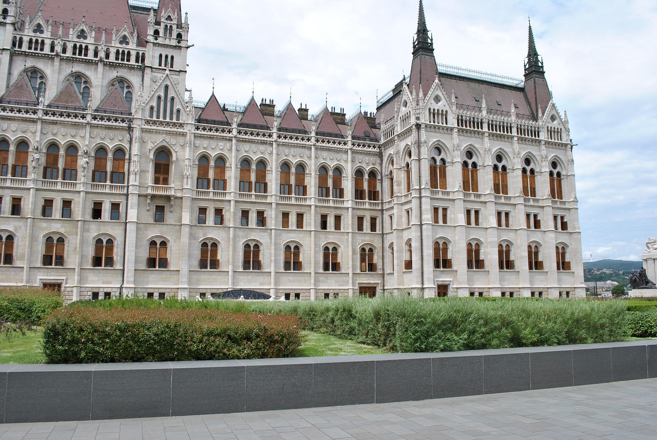hungarian-parliament-building-3769970_1280