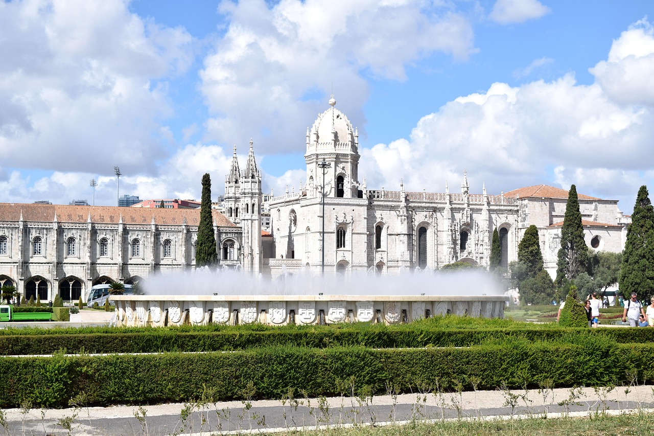 lisbon-2614622_1280